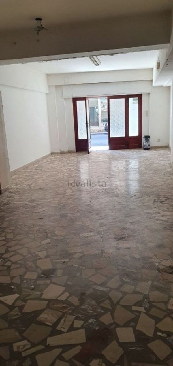 locale commerciale in vendita a Barcellona Pozzo di Gotto in zona Centro Città