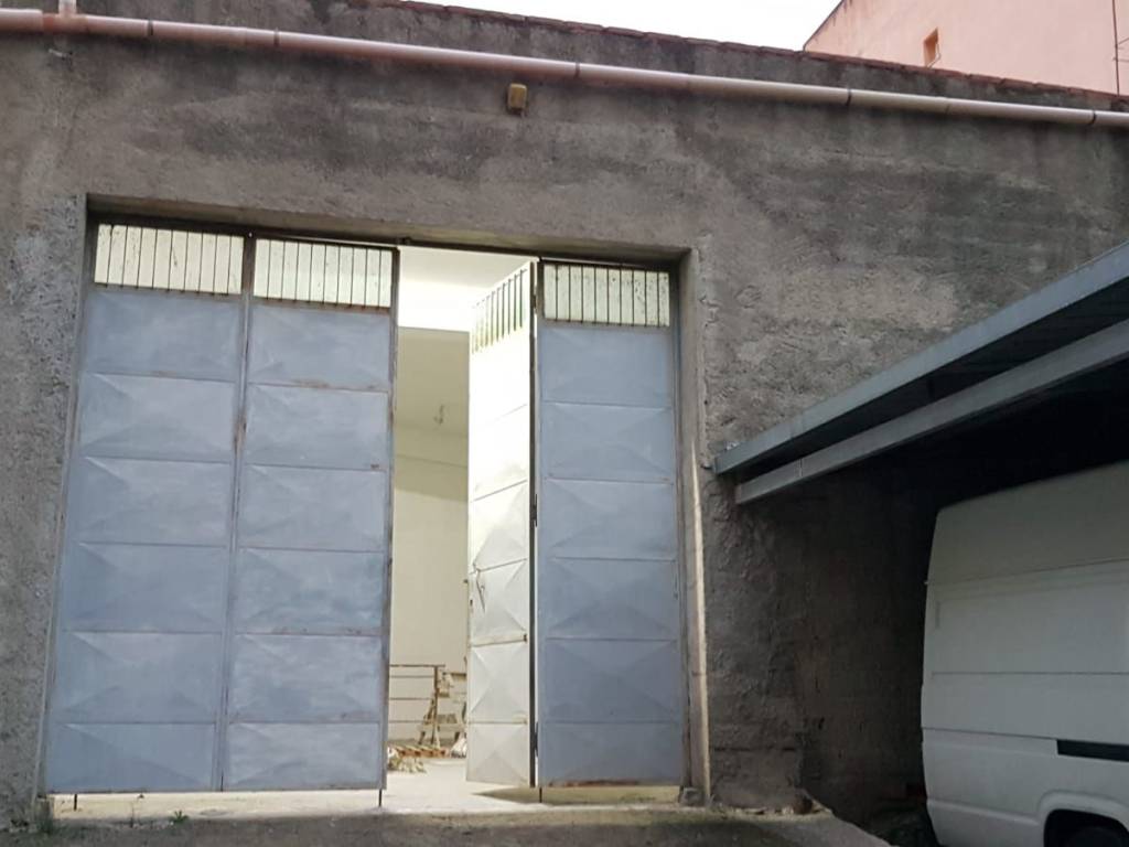 locale commerciale in vendita a Barcellona Pozzo di Gotto