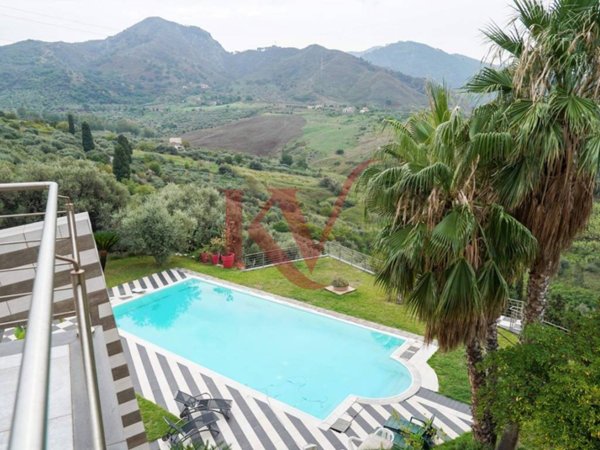 casa indipendente in vendita a Barcellona Pozzo di Gotto