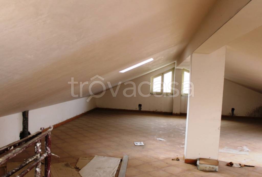 locale commerciale in vendita a Barcellona Pozzo di Gotto