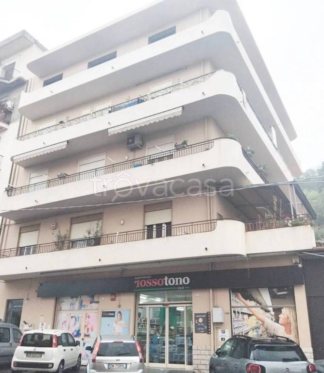 appartamento in vendita a Barcellona Pozzo di Gotto in zona Centro Città