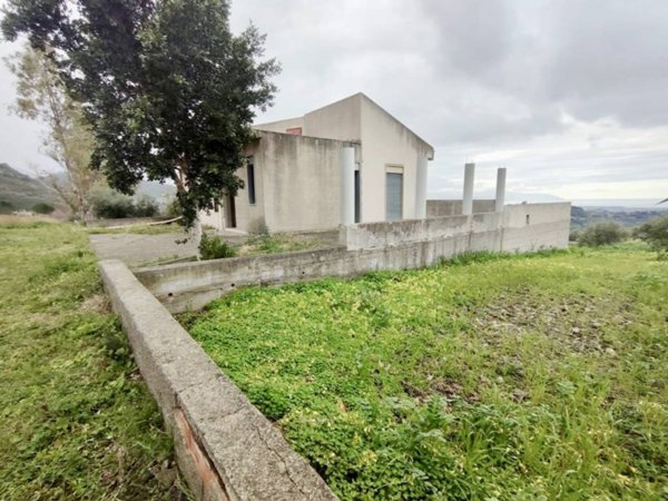 casa indipendente in vendita a Barcellona Pozzo di Gotto in zona Centro Città