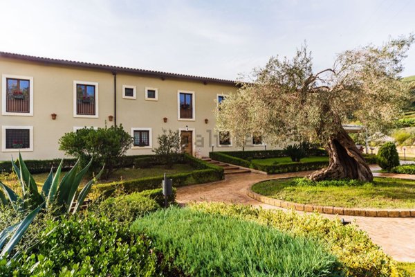 casa indipendente in vendita a Barcellona Pozzo di Gotto