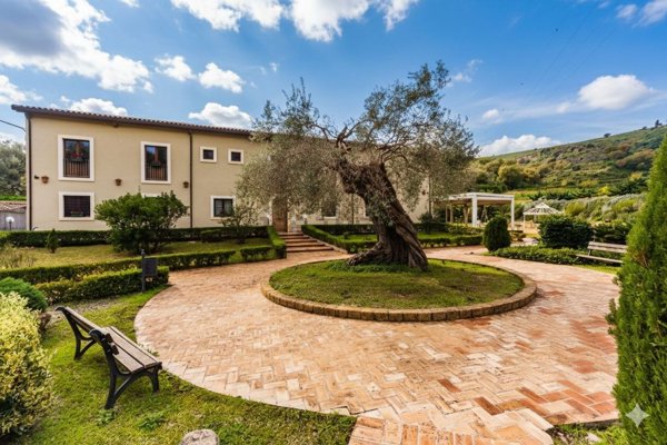 casa indipendente in vendita a Barcellona Pozzo di Gotto