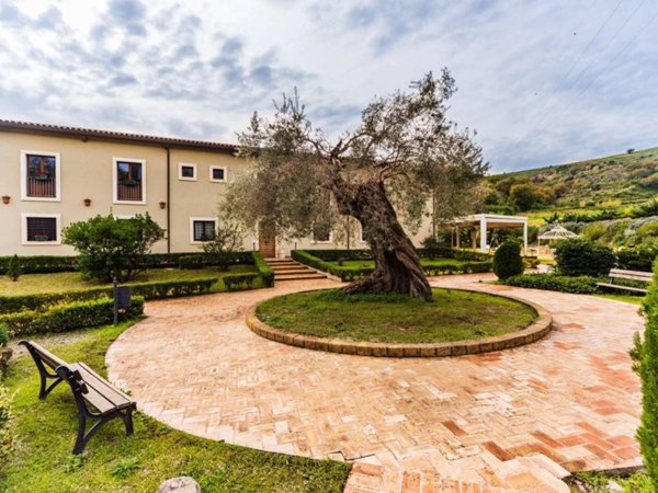 casa indipendente in vendita a Barcellona Pozzo di Gotto