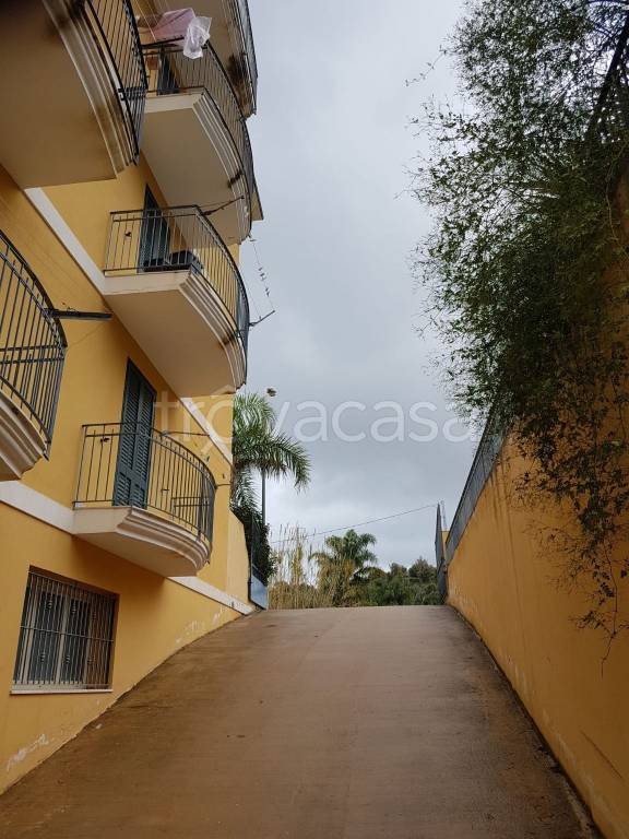 locale commerciale in vendita a Barcellona Pozzo di Gotto