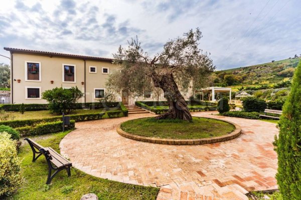 casa indipendente in vendita a Barcellona Pozzo di Gotto