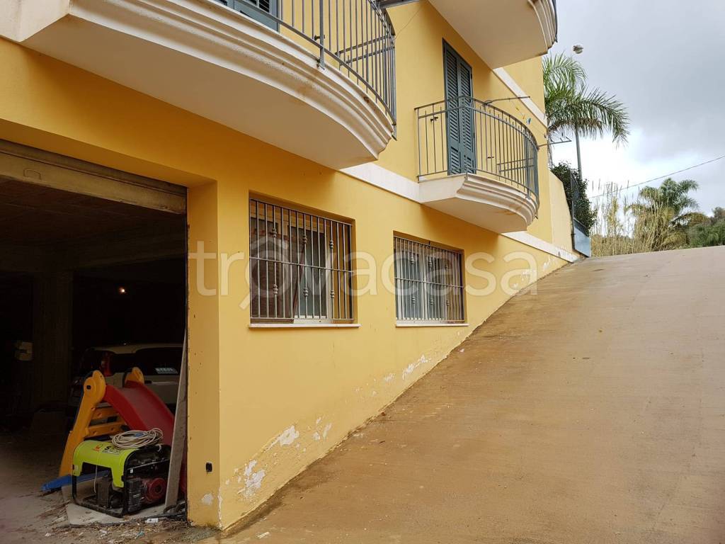 locale commerciale in vendita a Barcellona Pozzo di Gotto