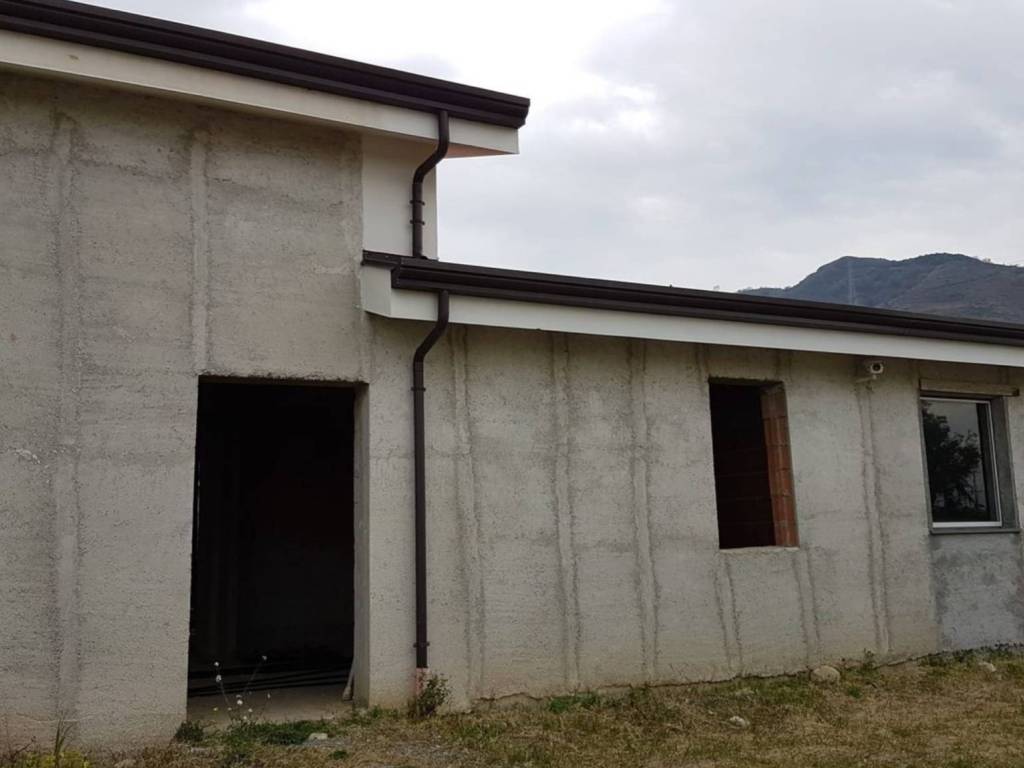 casa indipendente in vendita a Barcellona Pozzo di Gotto