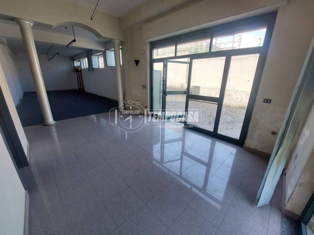 negozio in vendita a Barcellona Pozzo di Gotto in zona Centro Città