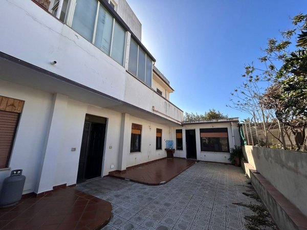 casa indipendente in vendita a Barcellona Pozzo di Gotto