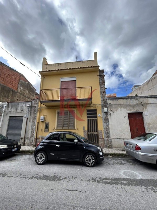 intera palazzina in vendita a Barcellona Pozzo di Gotto