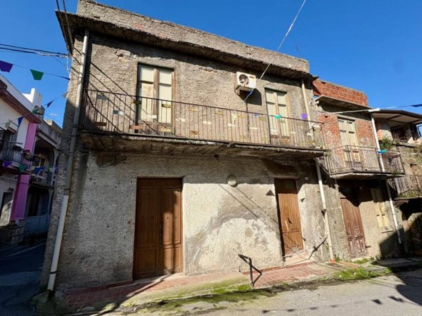 casa indipendente in vendita a Barcellona Pozzo di Gotto