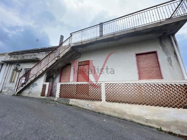 casa indipendente in vendita a Barcellona Pozzo di Gotto in zona Acquaficara