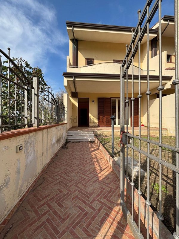 casa indipendente in vendita a Barcellona Pozzo di Gotto in zona Oreto