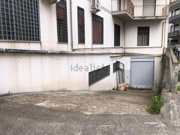 locale commerciale in vendita a Barcellona Pozzo di Gotto in zona Centro Città