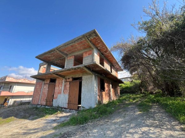 casa indipendente in vendita a Barcellona Pozzo di Gotto in zona Acquaficara