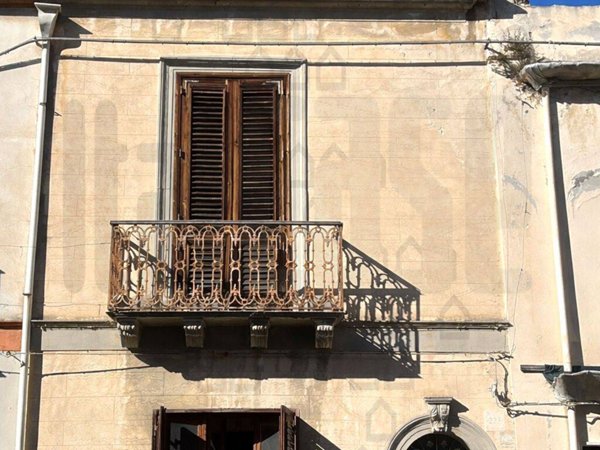 casa indipendente in vendita a Barcellona Pozzo di Gotto in zona Centro Città