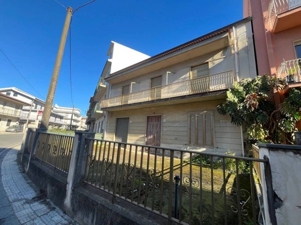 casa indipendente in vendita a Barcellona Pozzo di Gotto