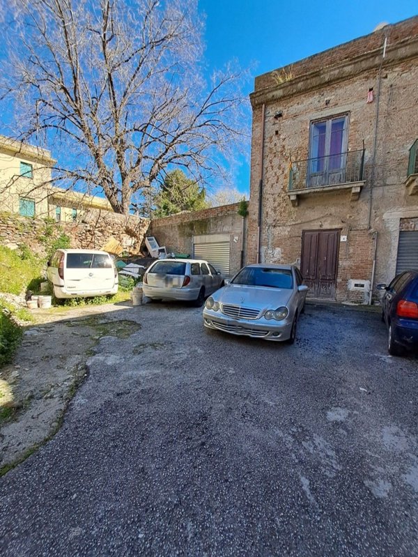 locale di sgombero in vendita a Barcellona Pozzo di Gotto