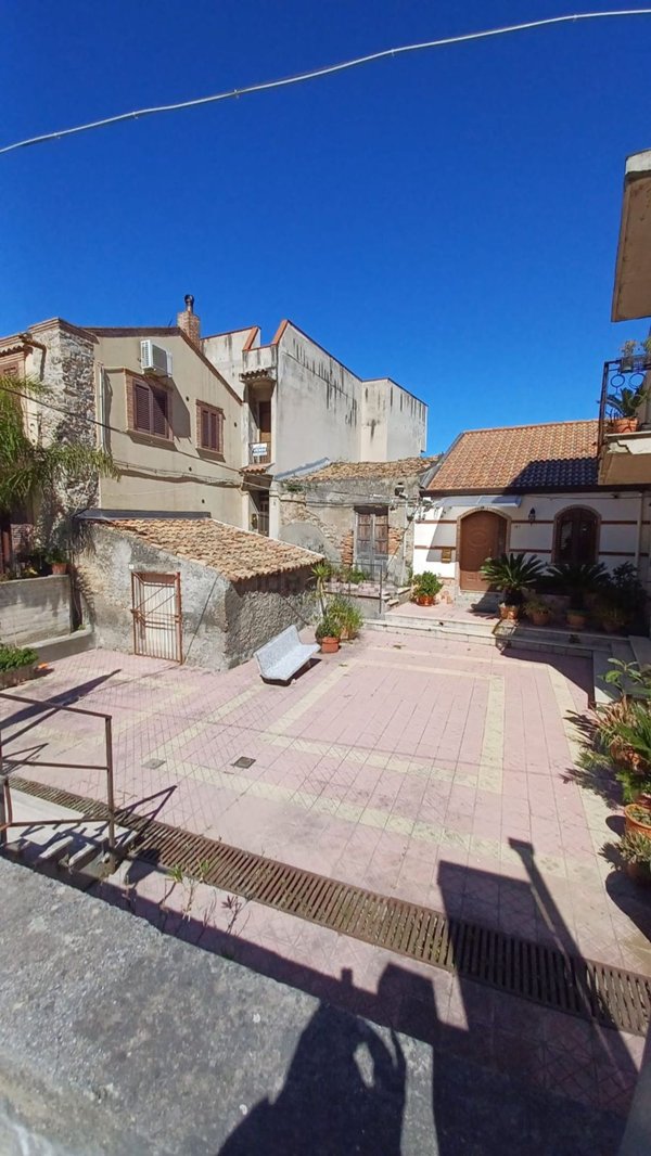 casa indipendente in vendita a Barcellona Pozzo di Gotto