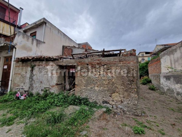 casa indipendente in vendita a Barcellona Pozzo di Gotto in zona Acquaficara