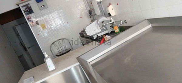 locale commerciale in vendita a Barcellona Pozzo di Gotto