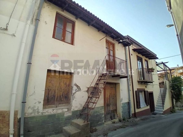 casa indipendente in vendita a Barcellona Pozzo di Gotto in zona Centro Città