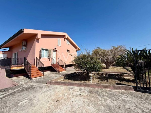 casa indipendente a Barcellona Pozzo di Gotto in zona Calderà/Spine Sante