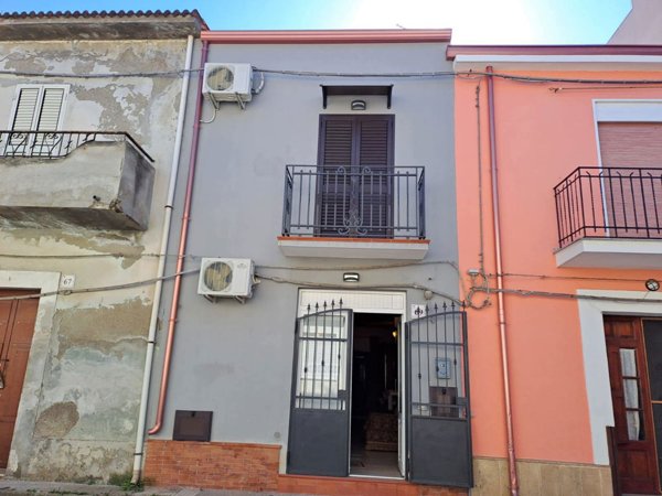 casa indipendente in vendita a Barcellona Pozzo di Gotto in zona Sant'Antonio
