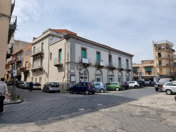 locale commerciale in vendita a Barcellona Pozzo di Gotto in zona Centro Città