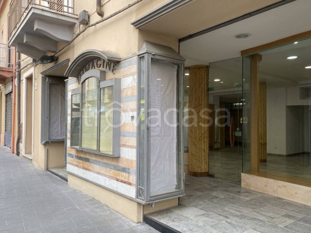 negozio in vendita a Barcellona Pozzo di Gotto in zona Centro Città