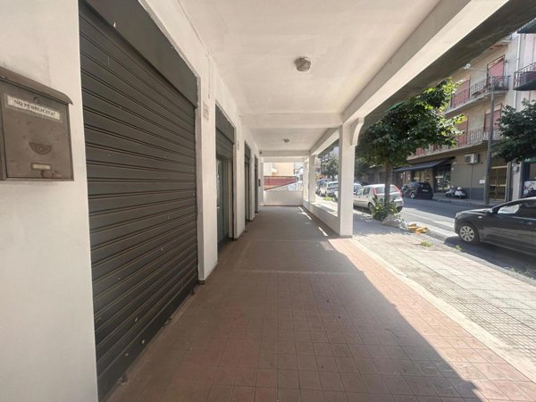 locale commerciale in vendita a Barcellona Pozzo di Gotto
