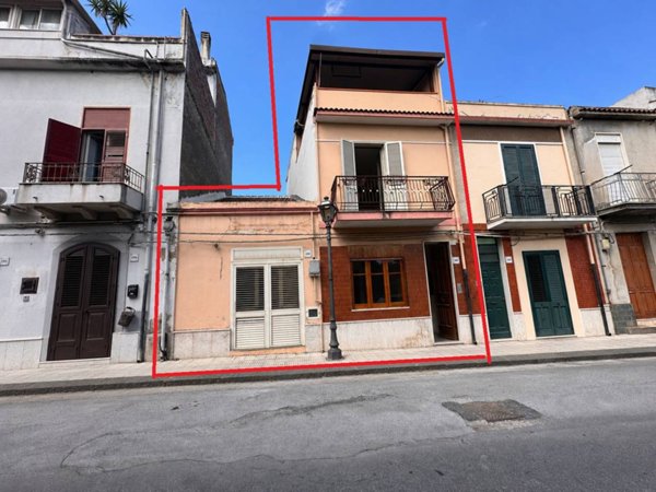 casa indipendente in vendita a Barcellona Pozzo di Gotto in zona Centro Città