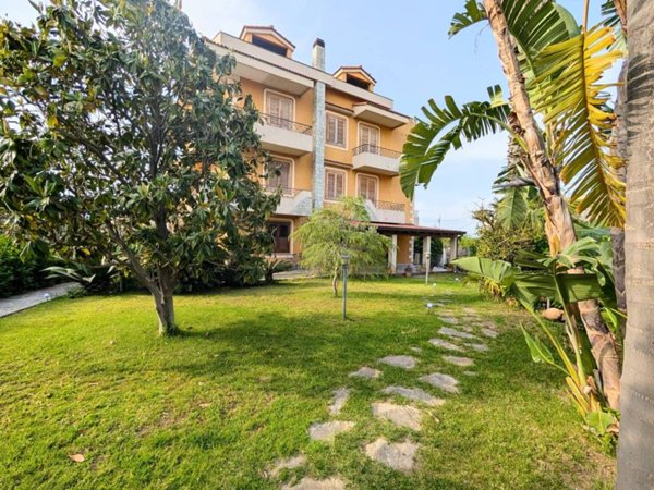 casa indipendente in vendita a Barcellona Pozzo di Gotto
