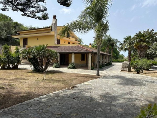 casa indipendente in vendita a Barcellona Pozzo di Gotto