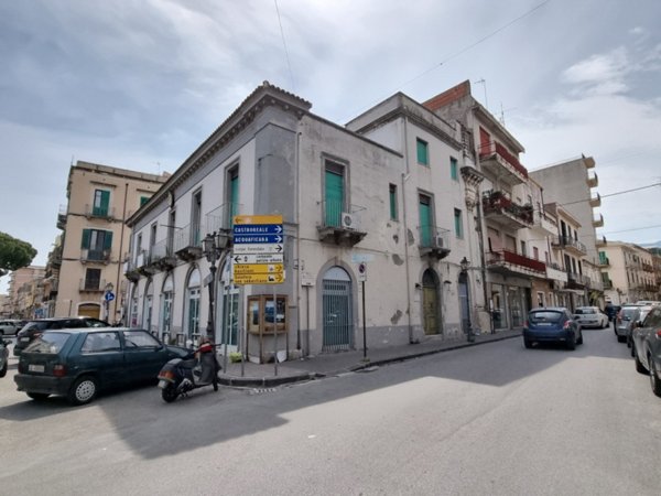 appartamento in vendita a Barcellona Pozzo di Gotto in zona Centro Città