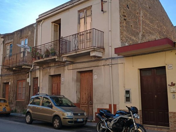 casa indipendente in vendita a Barcellona Pozzo di Gotto
