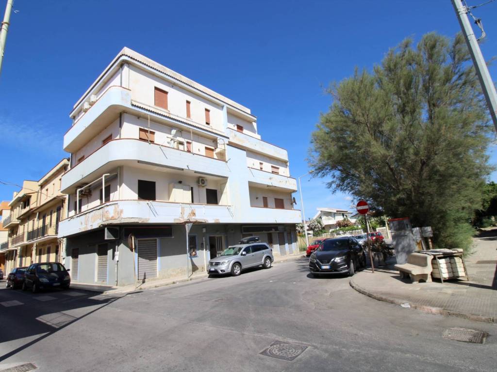 appartamento in vendita a Barcellona Pozzo di Gotto in zona Calderà/Spine Sante