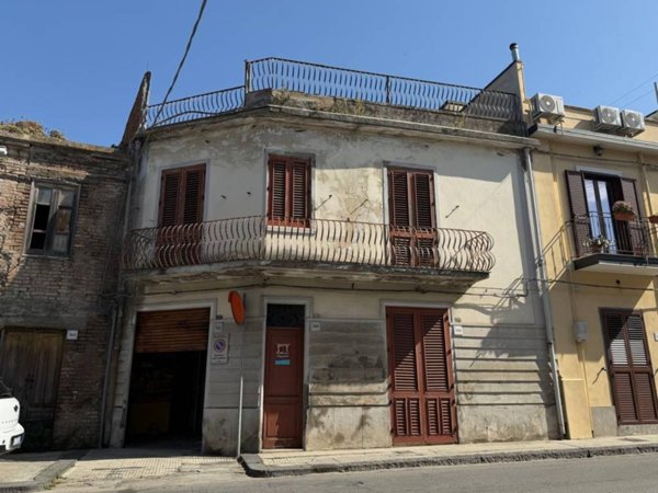 casa indipendente in vendita a Barcellona Pozzo di Gotto in zona Centro Città