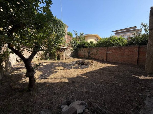 casa indipendente in vendita a Barcellona Pozzo di Gotto in zona Centro Città