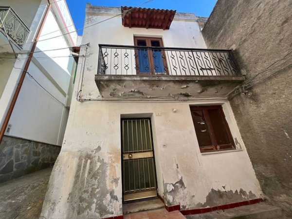 casa indipendente in vendita a Barcellona Pozzo di Gotto in zona Cannistrà