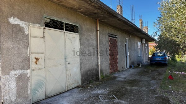 casa indipendente in vendita a Barcellona Pozzo di Gotto in zona Centineo