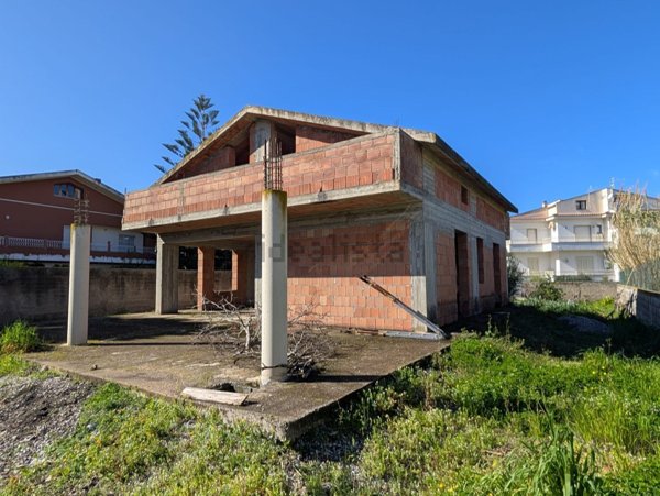 casa indipendente a Barcellona Pozzo di Gotto in zona Calderà/Spine Sante
