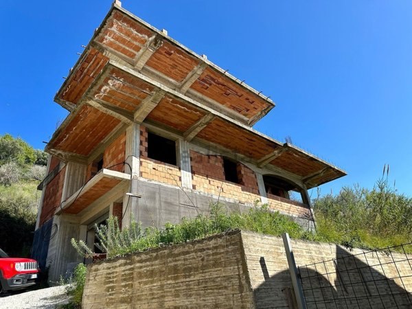 casa indipendente in vendita a Barcellona Pozzo di Gotto in zona Sant'Antonio