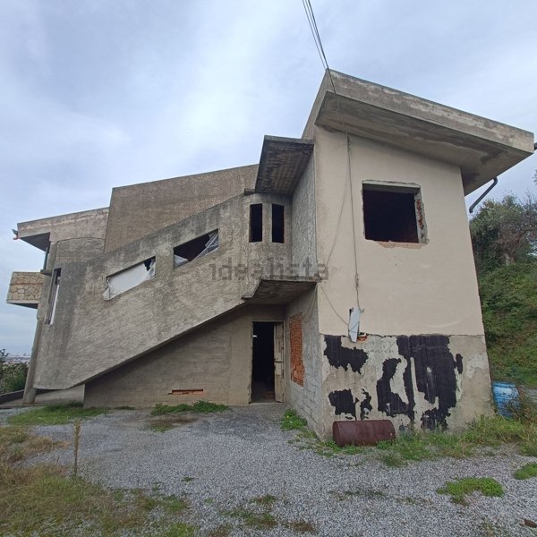 casa indipendente in vendita a Barcellona Pozzo di Gotto in zona Femminamorta