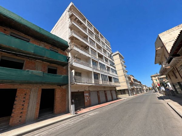 appartamento in vendita a Barcellona Pozzo di Gotto in zona Centro Città