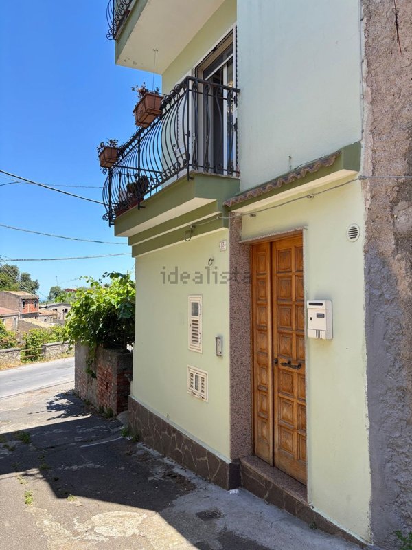 casa indipendente in vendita a Barcellona Pozzo di Gotto in zona Acquaficara