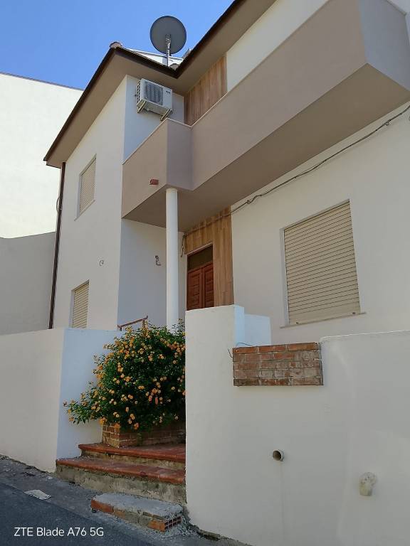 casa indipendente in vendita a Barcellona Pozzo di Gotto in zona Oreto