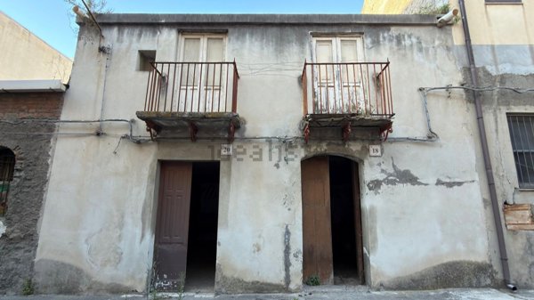 casa indipendente in vendita a Barcellona Pozzo di Gotto in zona Centro Città